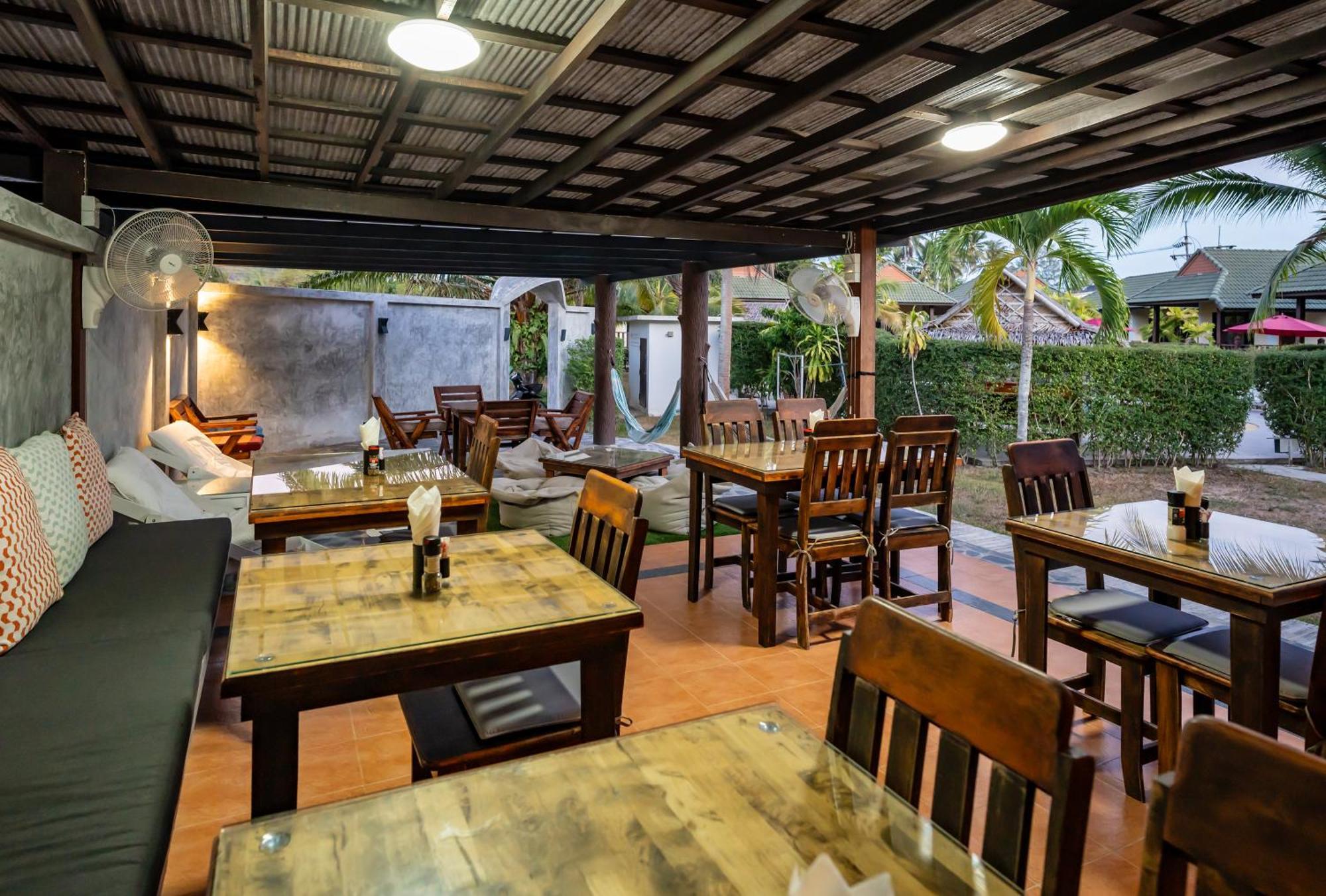 Phatcharee Resort Baan Tai Buitenkant foto