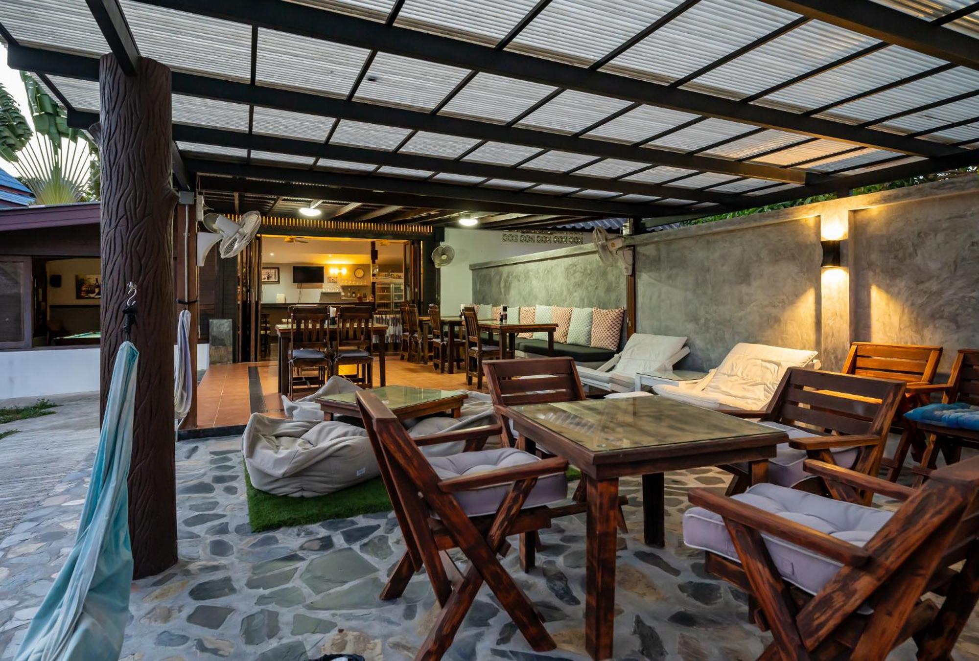 Phatcharee Resort Baan Tai Buitenkant foto