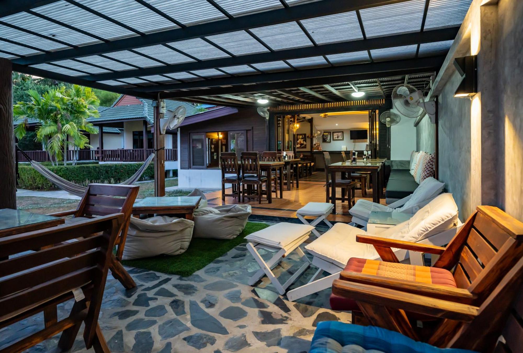 Phatcharee Resort Baan Tai Buitenkant foto