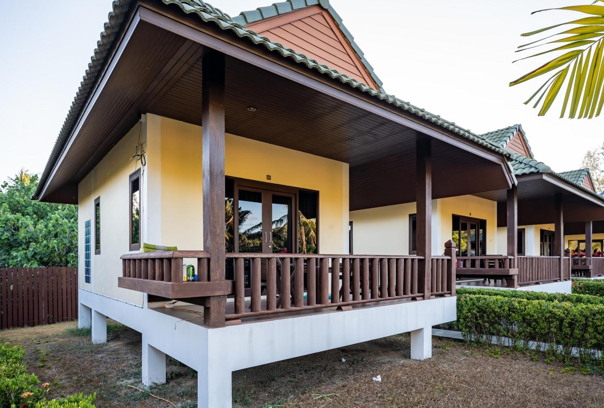 Phatcharee Resort Baan Tai Buitenkant foto