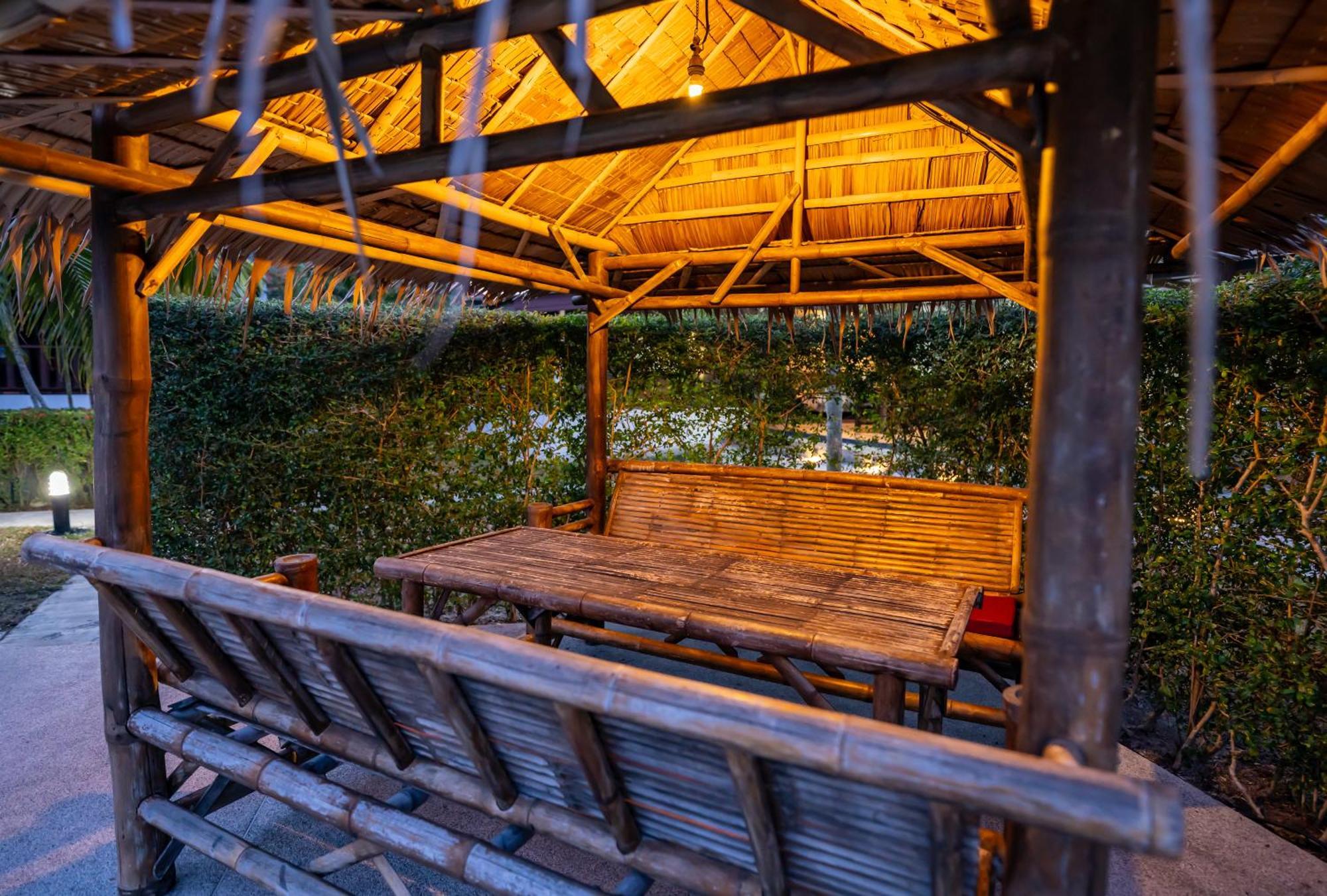 Phatcharee Resort Baan Tai Buitenkant foto