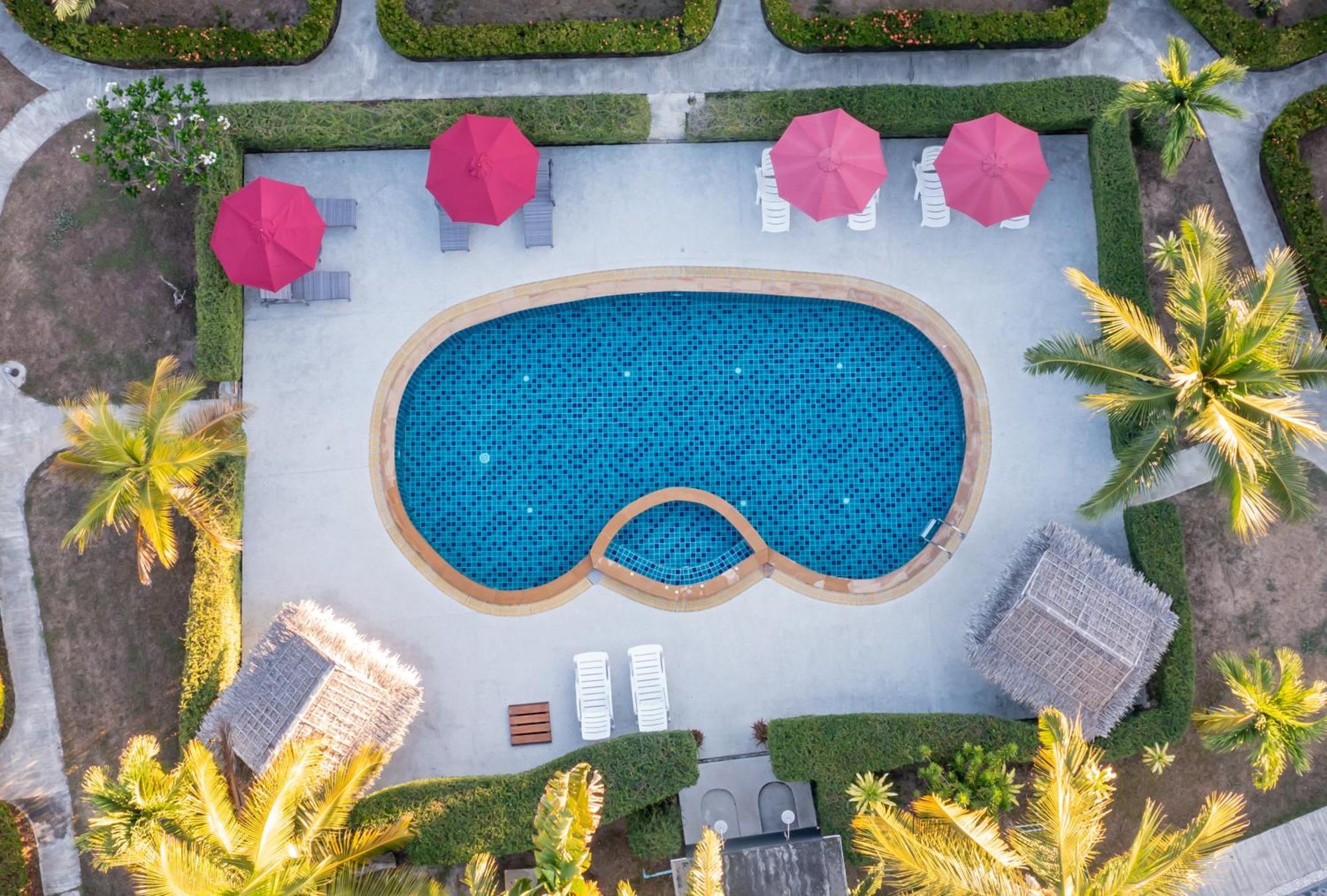 Phatcharee Resort Baan Tai Buitenkant foto