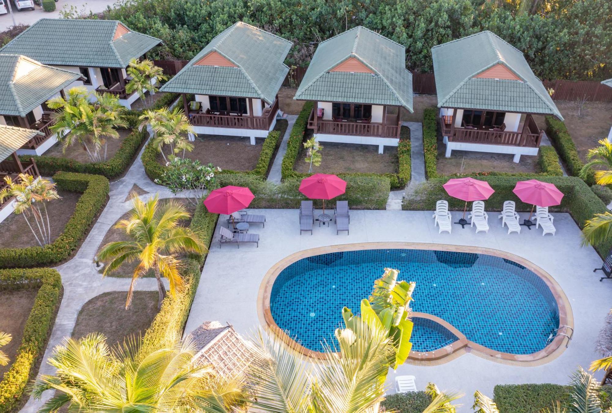 Phatcharee Resort Baan Tai Buitenkant foto