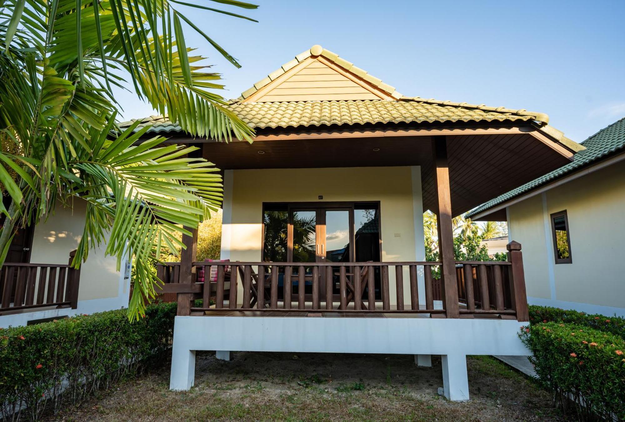 Phatcharee Resort Baan Tai Buitenkant foto