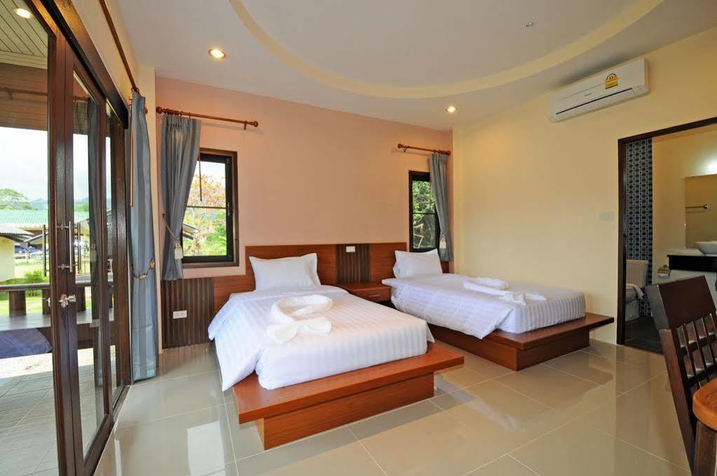 Phatcharee Resort Baan Tai Buitenkant foto